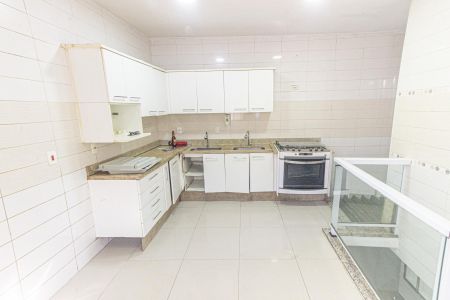 Casa para alugar com 300m², 4 quartos e 3 vagas Casa para alugar com 300m², 4 quartos e 3 vagasCozinha