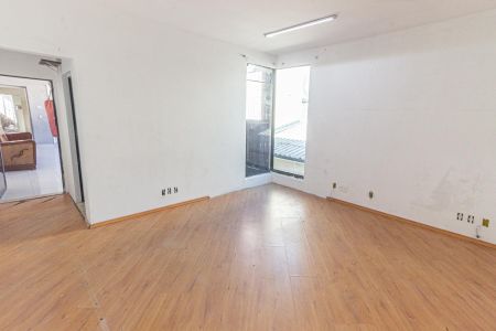 Sala de TV de casa à venda com 4 quartos, 300m² em Brás, São Paulo