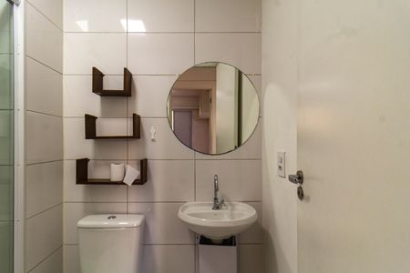 Banheiro de apartamento para alugar com 2 quartos, 42m² em Bom Retiro, São Paulo