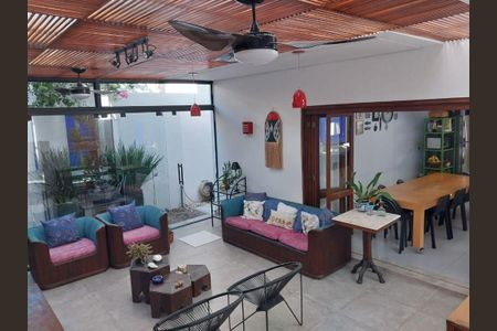 Casa à venda com 3 quartos, 300m² em Cerâmica, São Caetano do Sul