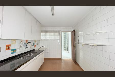 Cozinha de casa à venda com 3 quartos, 200m² em Vila Cordeiro, São Paulo
