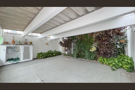 Garagem de casa à venda com 3 quartos, 200m² em Vila Cordeiro, São Paulo