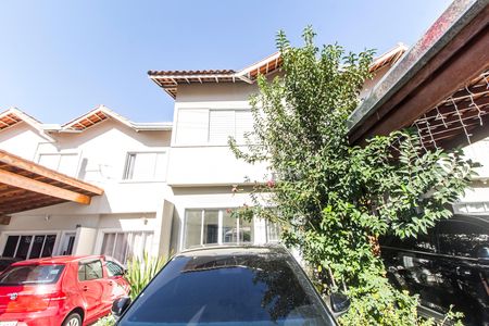 Fachada da casa de casa de condomínio para alugar com 2 quartos, 60m² em Vila Veloso, Carapicuíba