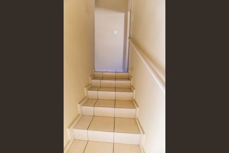 Escada de casa de condomínio para alugar com 2 quartos, 60m² em Vila Veloso, Carapicuíba