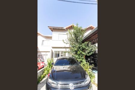 Garagem de casa de condomínio para alugar com 2 quartos, 60m² em Vila Veloso, Carapicuíba