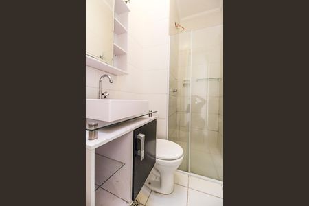Banheiro de casa de condomínio para alugar com 2 quartos, 60m² em Vila Veloso, Carapicuíba
