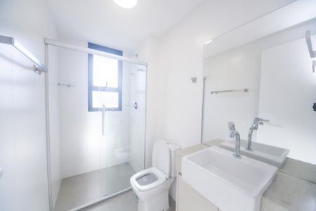 Banheiro de kitnet/studio para alugar com 1 quarto, 43m² em Vale do Sereno, Nova Lima