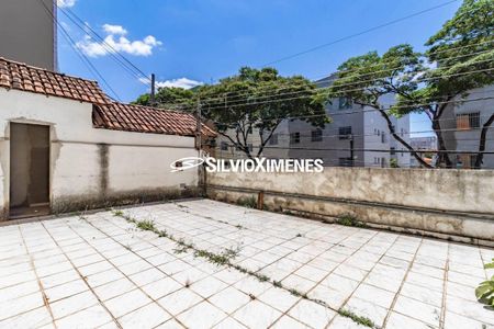 Casa à venda com 3 quartos, 587m² em Sagrada Família, Belo Horizonte