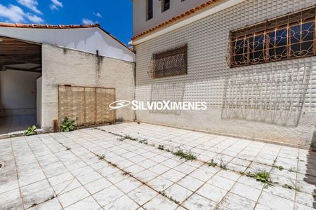 Casa à venda com 3 quartos, 587m² em Sagrada Família, Belo Horizonte