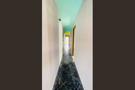 Casa para alugar com 100m², 2 quartos e 1 vaga Casa para alugar com 100m², 2 quartos e 1 vagaCorredor de acesso aos quartos