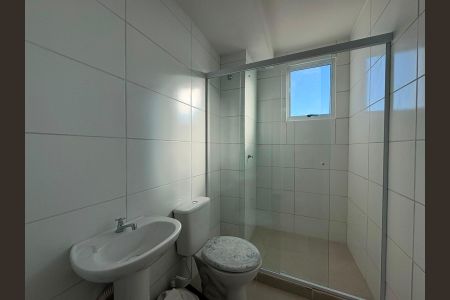 Banheiro  de apartamento para alugar com 2 quartos, 51m² em Cadiz, Gravataí