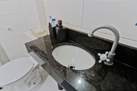 Casa de condomínio à venda com 59m², 2 quartos e 1 vagaBanheiro da Suíte 2