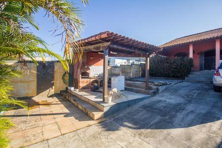 Casa à venda com 221m², 4 quartos e 5 vagas Casa à venda com 221m², 4 quartos e 5 vagasQuintal