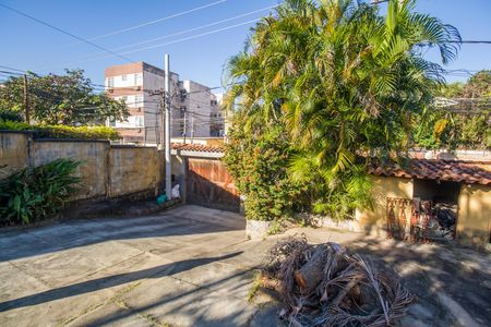 Casa à venda com 221m², 4 quartos e 5 vagas Casa à venda com 221m², 4 quartos e 5 vagasQuintal
