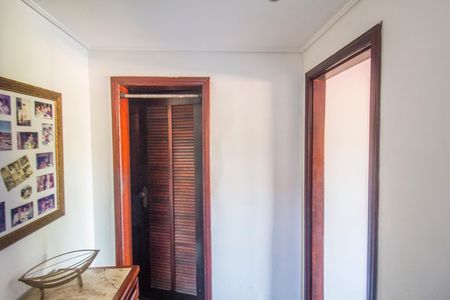 Casa à venda com 221m², 4 quartos e 5 vagas Casa à venda com 221m², 4 quartos e 5 vagasHall