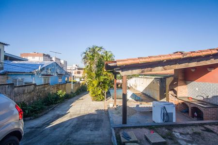 Casa à venda com 221m², 4 quartos e 5 vagas Casa à venda com 221m², 4 quartos e 5 vagasQuintal