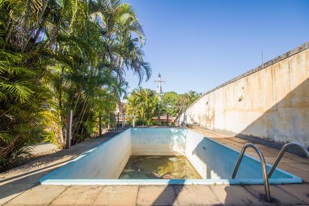 Casa à venda com 221m², 4 quartos e 5 vagas Casa à venda com 221m², 4 quartos e 5 vagasQuintal