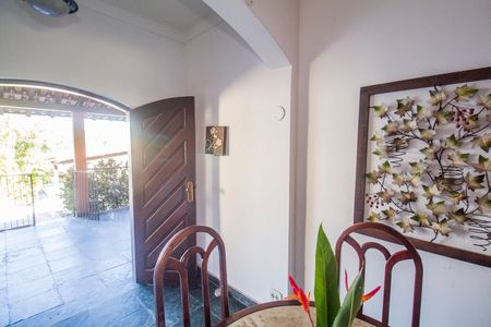 Sala de casa à venda com 4 quartos, 221m² em Vila Valqueire, Rio de Janeiro