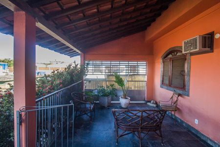 Quintal de casa à venda com 4 quartos, 221m² em Vila Valqueire, Rio de Janeiro