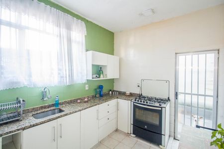Casa à venda com 221m², 4 quartos e 5 vagas Casa à venda com 221m², 4 quartos e 5 vagasCozinha e Área de Serviço