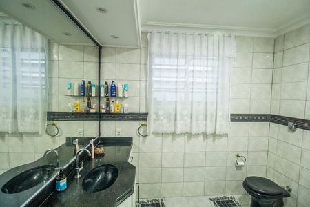 Casa à venda com 221m², 4 quartos e 5 vagas Casa à venda com 221m², 4 quartos e 5 vagasBanheiro