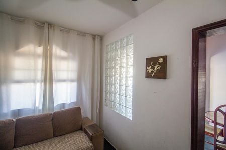 Casa à venda com 221m², 4 quartos e 5 vagas Casa à venda com 221m², 4 quartos e 5 vagasSala