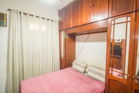 Casa à venda com 221m², 4 quartos e 5 vagas Casa à venda com 221m², 4 quartos e 5 vagasQuarto 2