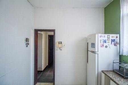 Casa à venda com 221m², 4 quartos e 5 vagas Casa à venda com 221m², 4 quartos e 5 vagasCozinha e Área de Serviço