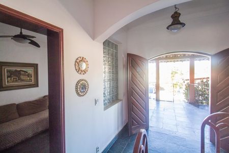 Sala de casa à venda com 4 quartos, 221m² em Vila Valqueire, Rio de Janeiro