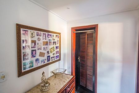Casa à venda com 221m², 4 quartos e 5 vagas Casa à venda com 221m², 4 quartos e 5 vagasHall