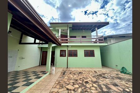 Casa à venda com 218m², 3 quartos e 4 vagas
