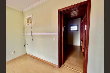 Casa à venda com 218m², 3 quartos e 4 vagas