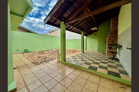 Casa à venda com 218m², 3 quartos e 4 vagas
