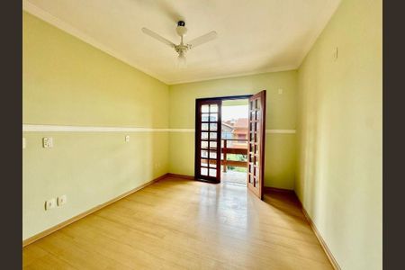Casa à venda com 218m², 3 quartos e 4 vagas
