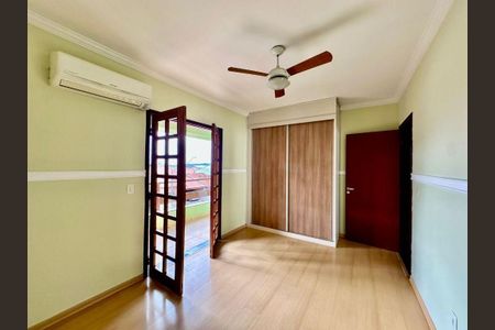Casa à venda com 218m², 3 quartos e 4 vagas