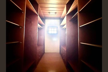Casa à venda com 218m², 3 quartos e 4 vagas