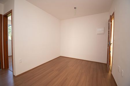 Sala de apartamento para alugar com 2 quartos, 55m² em Praia, Contagem