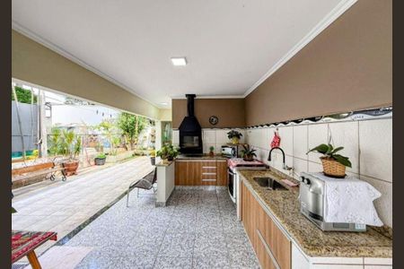 Casa à venda com 314m², 4 quartos e 5 vagas