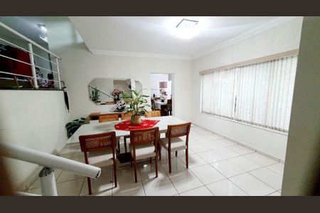Casa à venda com 314m², 4 quartos e 5 vagas