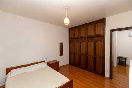 Casa para alugar com 630m², 3 quartos e 4 vagas Casa para alugar com 630m², 3 quartos e 4 vagasQUARTO Nº 1