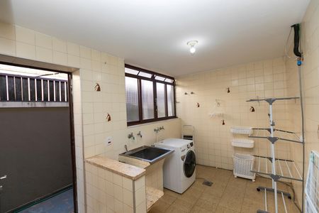 Casa para alugar com 630m², 3 quartos e 4 vagas Casa para alugar com 630m², 3 quartos e 4 vagasÁREA DE SERVIÇO