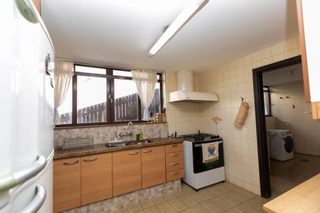 Casa para alugar com 630m², 3 quartos e 4 vagas Casa para alugar com 630m², 3 quartos e 4 vagasCOZINHA