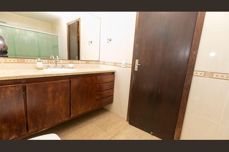 Casa para alugar com 630m², 3 quartos e 4 vagas Casa para alugar com 630m², 3 quartos e 4 vagasBANHEIRO QUARTO Nº 3 - SUITE
