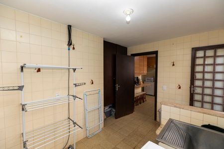 ÁREA DE SERVIÇO de casa para alugar com 3 quartos, 630m² em Parque das Universidades, Campinas