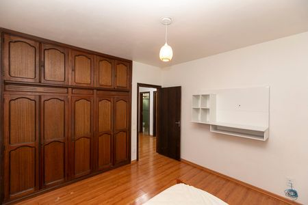 Casa para alugar com 630m², 3 quartos e 4 vagas Casa para alugar com 630m², 3 quartos e 4 vagasQUARTO Nº 1