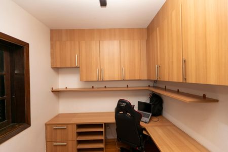 Casa para alugar com 630m², 3 quartos e 4 vagas Casa para alugar com 630m², 3 quartos e 4 vagasQUARTO Nº 4 - ESCRITÓRIO