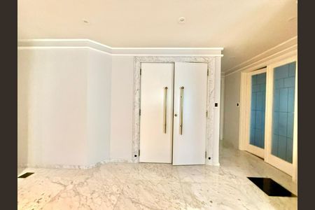 Apartamento à venda com 214m², 3 quartos e 3 vagas