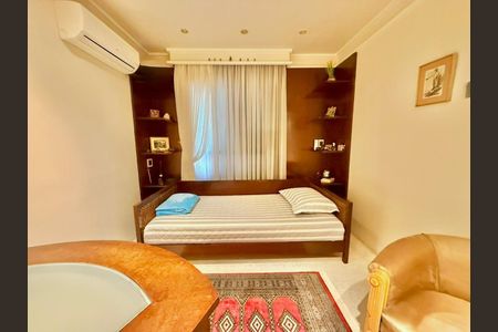 Apartamento à venda com 214m², 3 quartos e 3 vagas