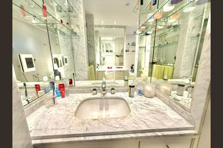 Apartamento à venda com 214m², 3 quartos e 3 vagas