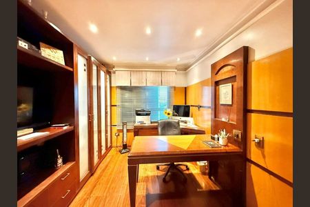 Apartamento à venda com 214m², 3 quartos e 3 vagas